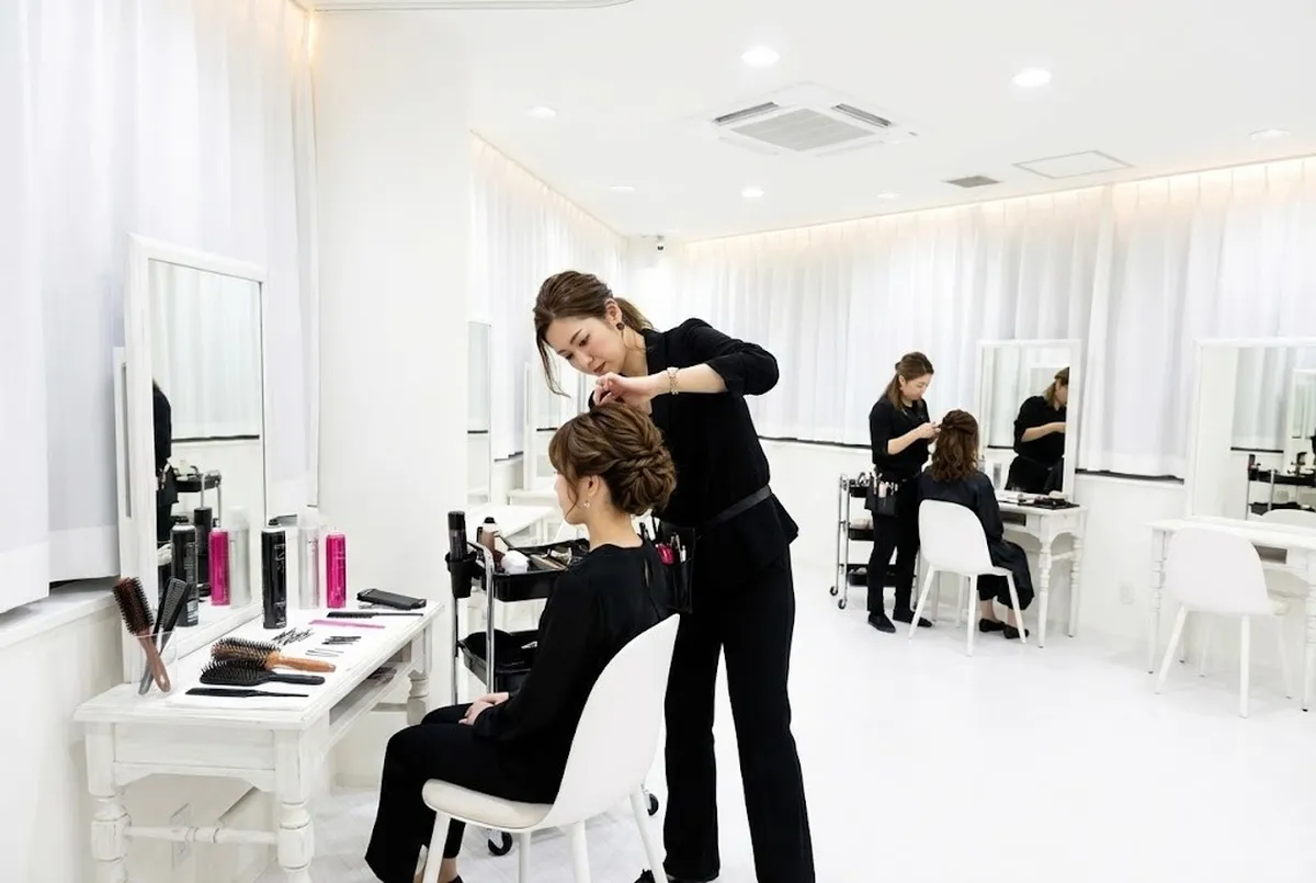 ヘアセット専門店の施術風景